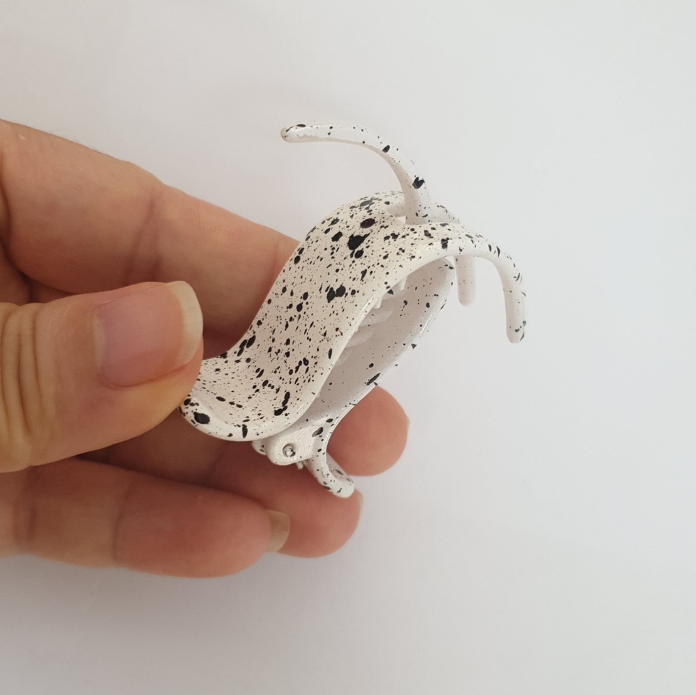hair clip, baby, black and white